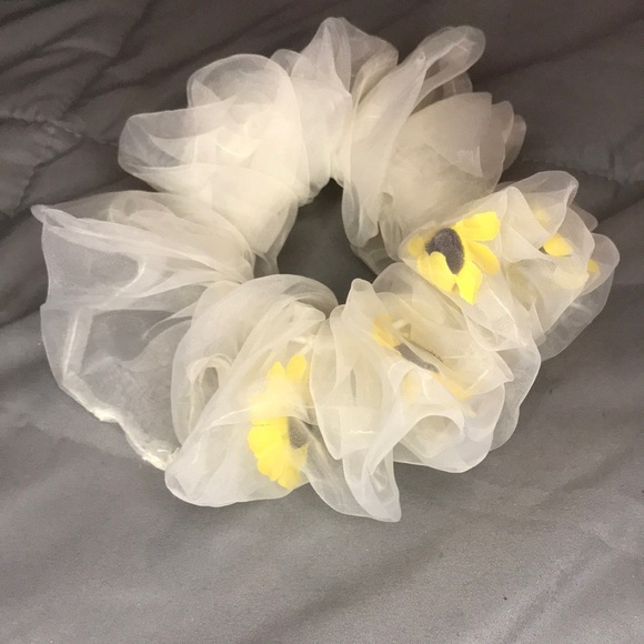 Sunflower scrunchie - Picture 2 of 2